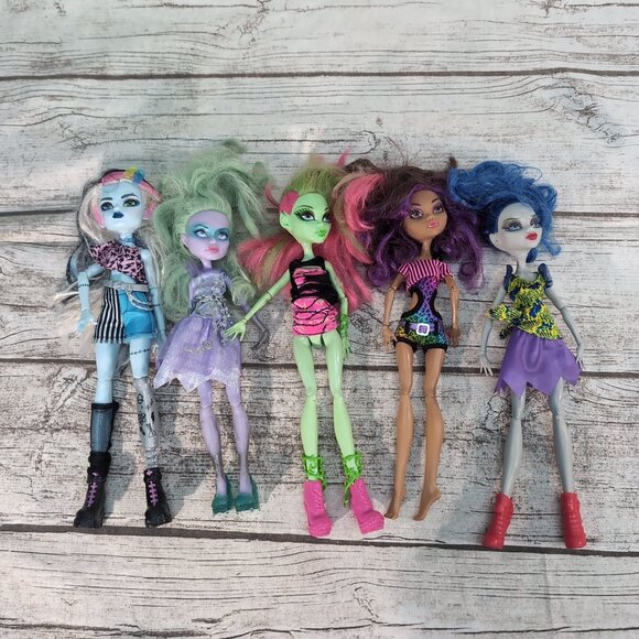 Mattel Monster High Doll Lot – Clawdeen, Twyla, Venus & Frankie – 5 Dolls - Picture 1 of 13